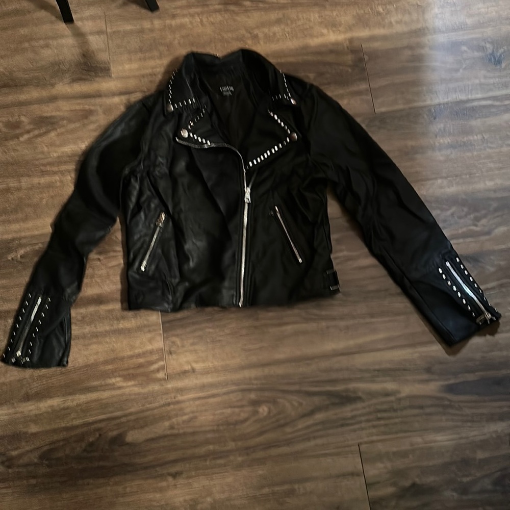 Bebe Jacket! Nice looking jacket! Only worn once. From smoke-free pet free home!